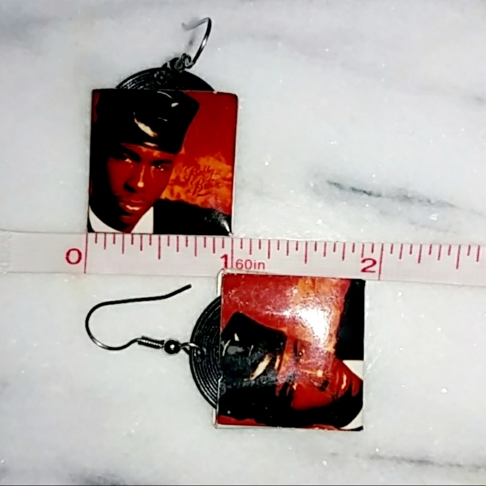 🎤Vintage Bobby Brown record earrings💿 - Picture 4 of 7